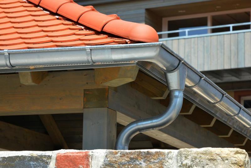 Pourquoi la zinguerie est-elle essentielle pour votre toiture ?
